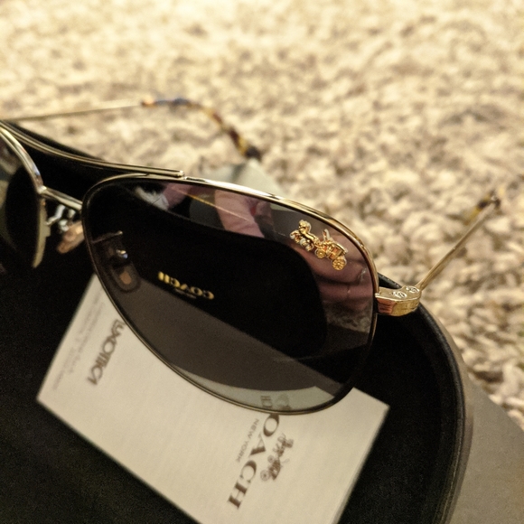 NEW! Authentic Coach Aviator Sunglasses 🕶️ **FIRM PRICE** - Picture 8 of 15